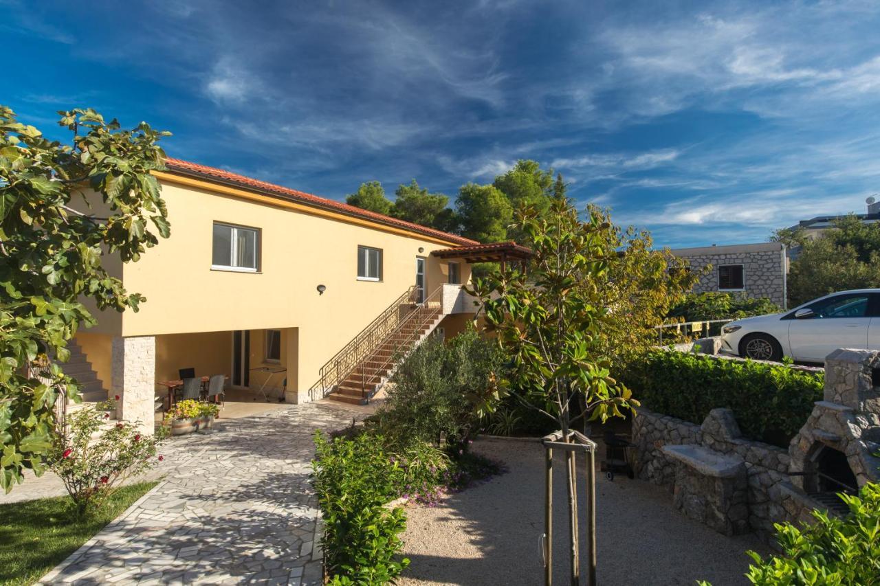 Apartmani Laura Krk Krk Town Exterior foto