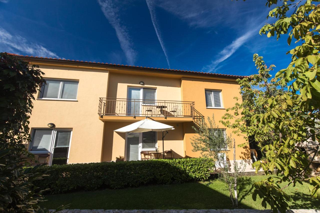 Apartmani Laura Krk Krk Town Exterior foto