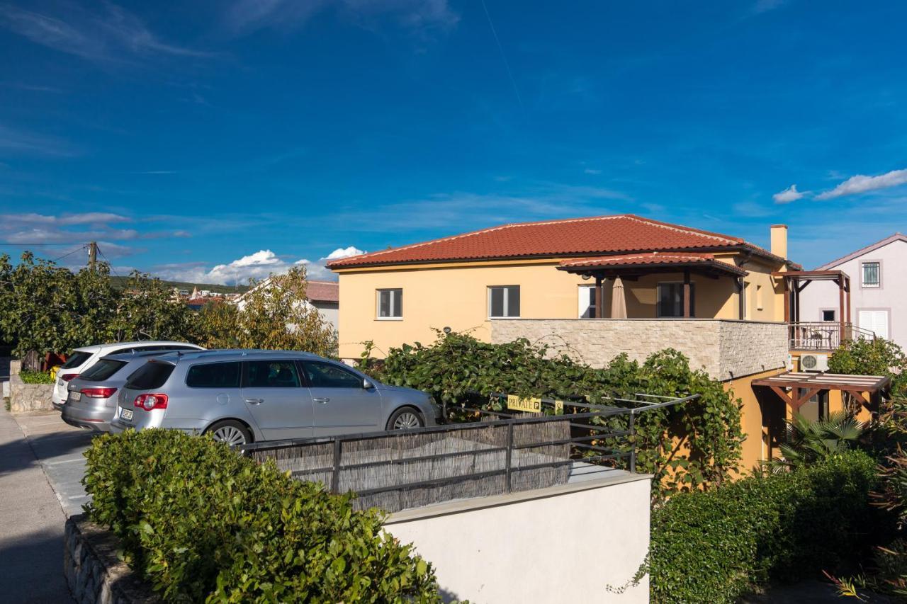 Apartmani Laura Krk Krk Town Exterior foto